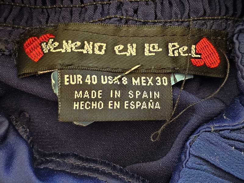 Vestido azul da marca Veneno en la piel