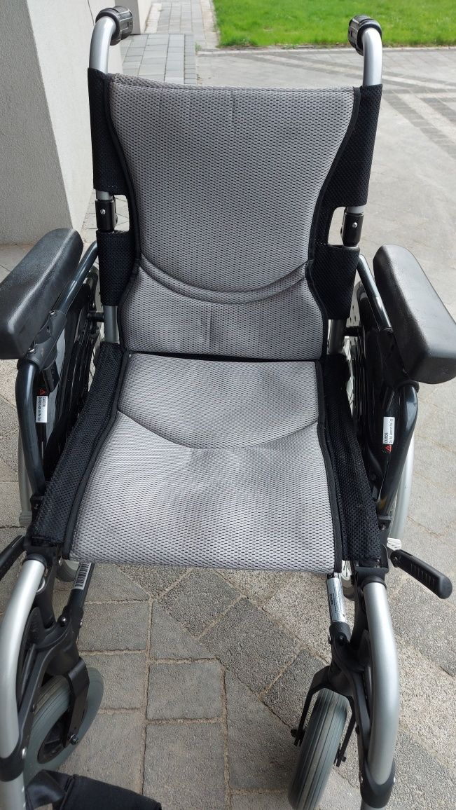 Lekki aluminiowy wózek inwalidzki KARMA