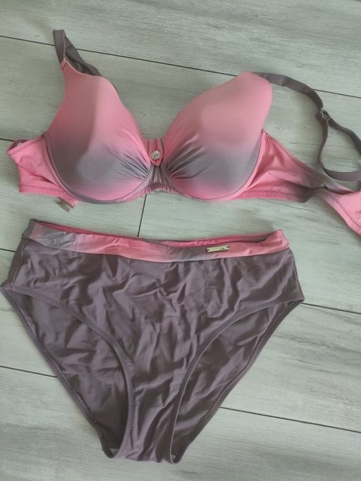 Strój dwuczęściowy wysoki w stanie rozm44