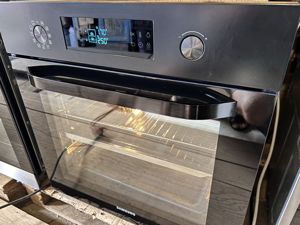 Духовка чорна Samsung DualCook подвійне приготування (Малайзія)
