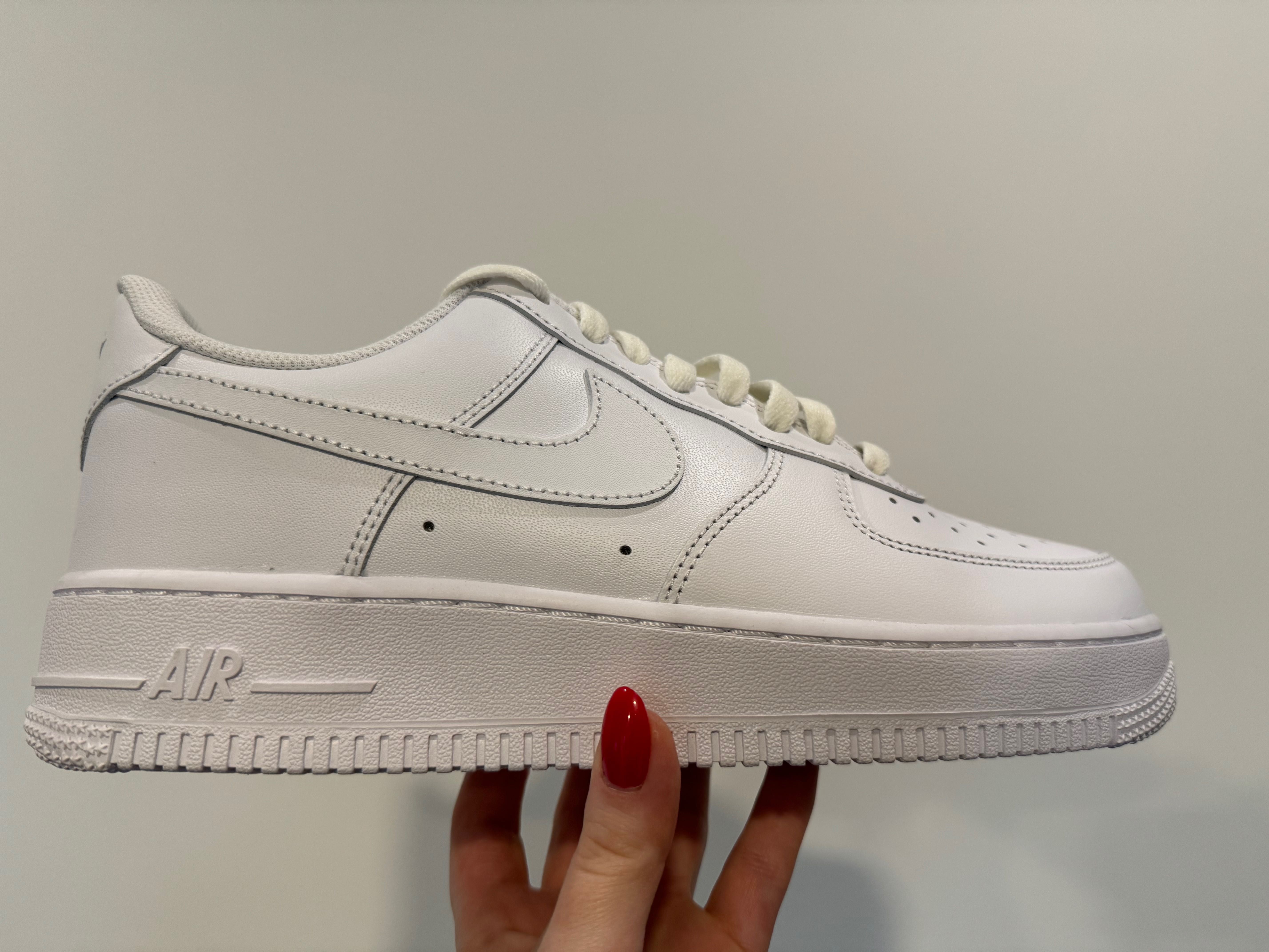 Buty Nike Air Force 1 Low '07 White r. 42,5