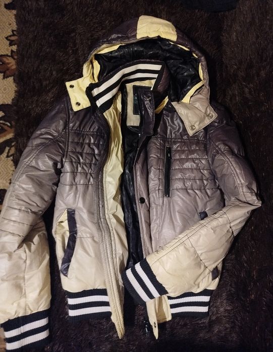 Курточка на підлітка в чудовому стані