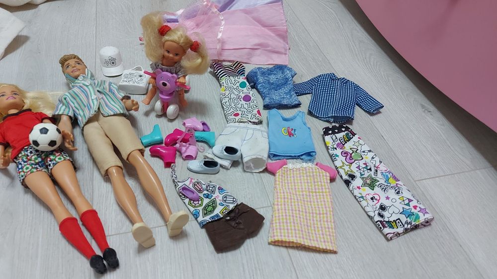 Барбі ,Кен ляльки ,пупси