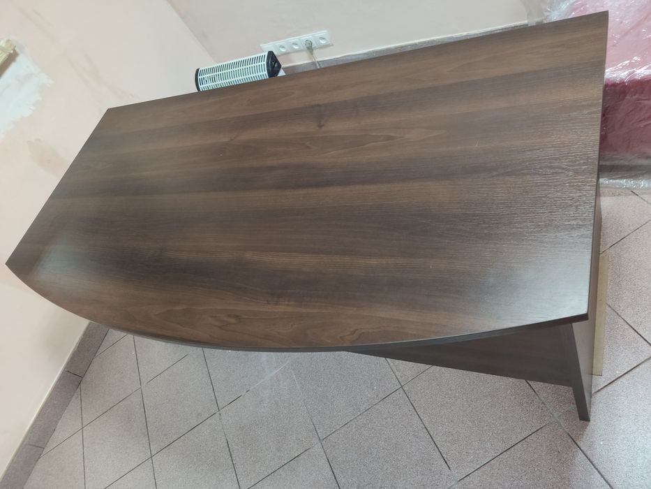 Шикарний стіл для дому чи офісу