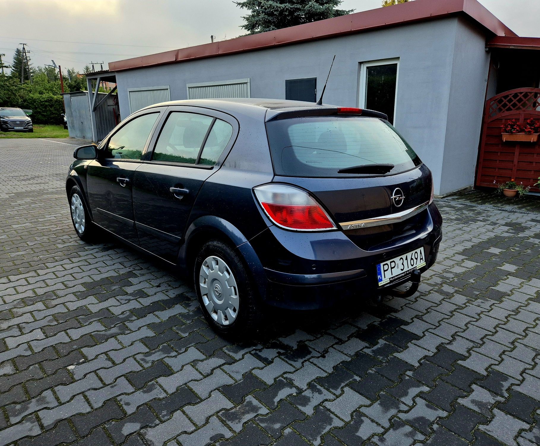 Opel Astra 1.4 benzyna 2007r od emeryta długo opłaty klima hak isofix