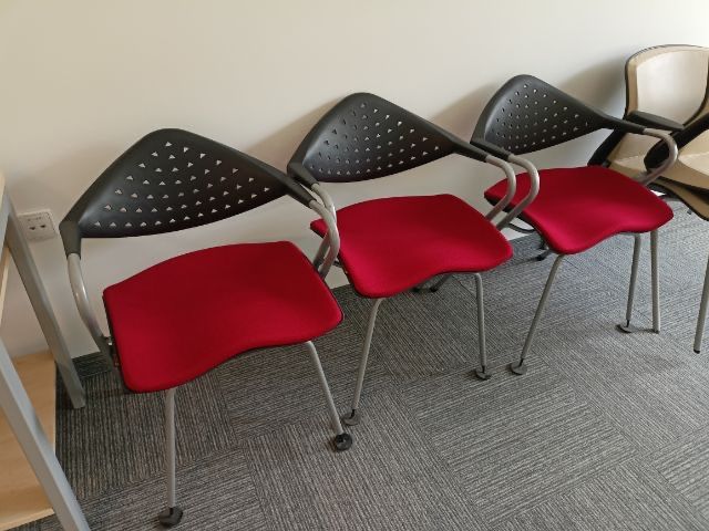 Krzesła biurowe STIGA - nowe