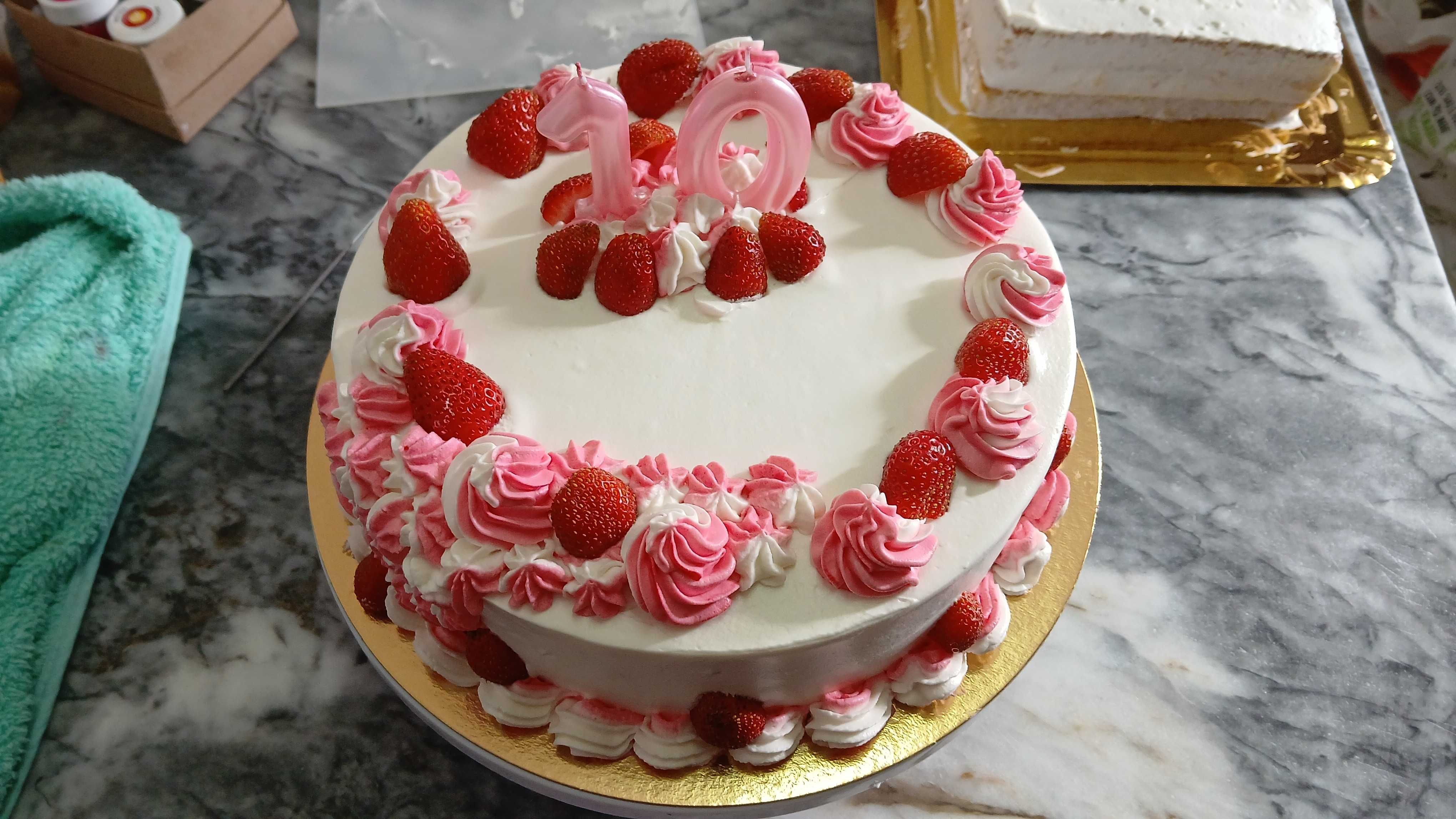 Bolos e outros doces (sobremesas) caseiros muito bons e a bom preço