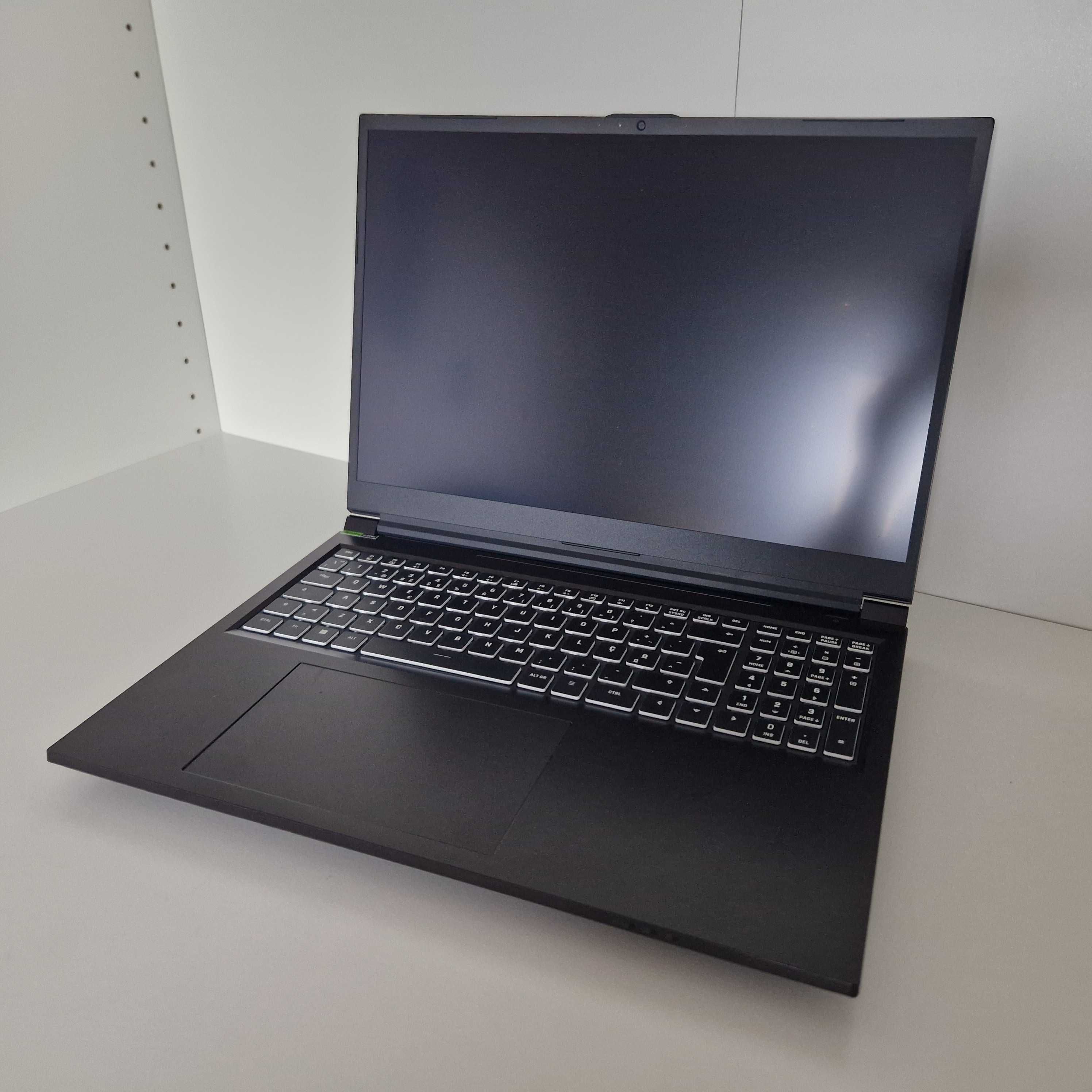 Computador Portátil XMG FOCUS 16 | i9-13900HX | RTX 4050 | Windows 11