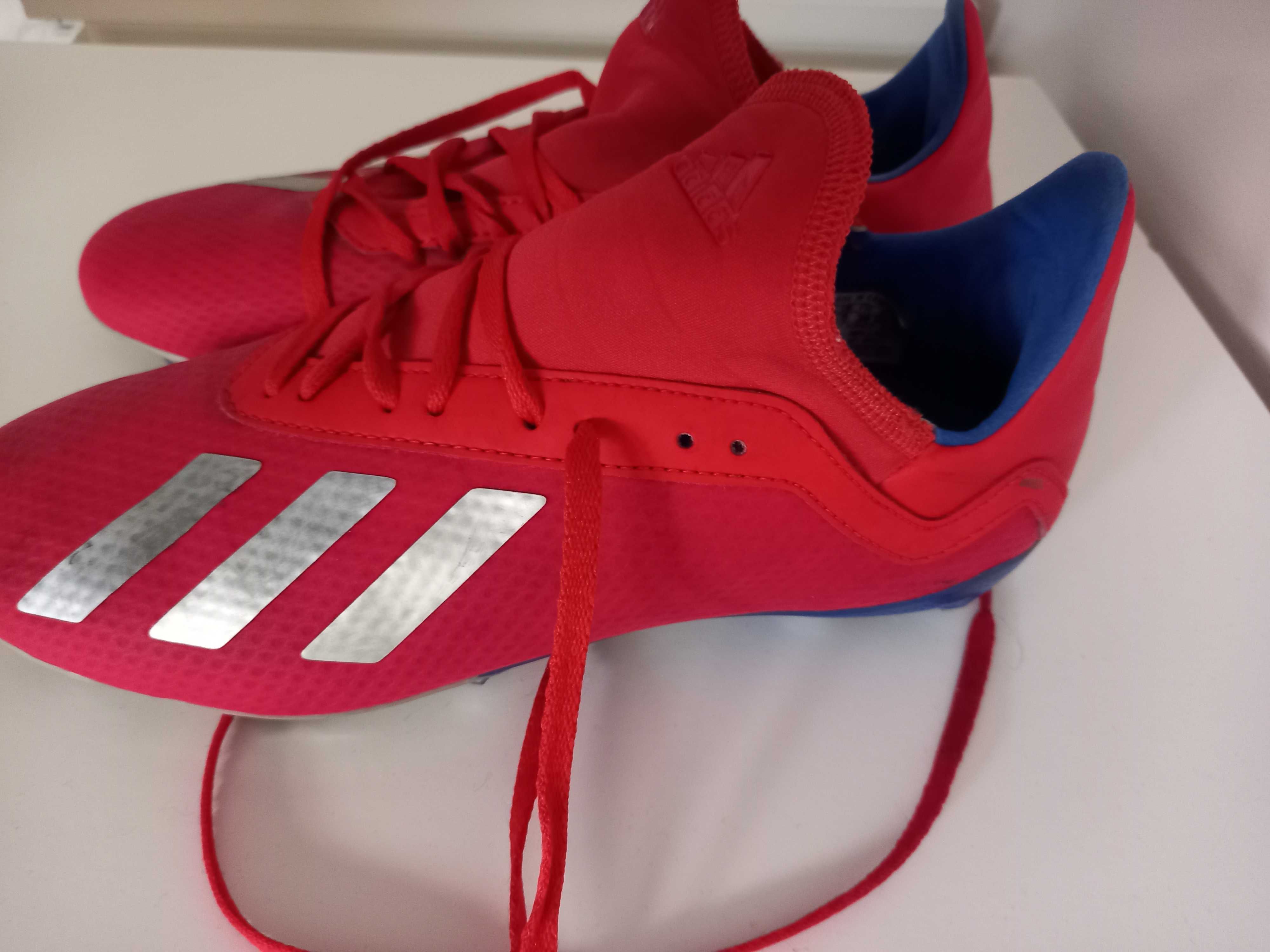 Chuteiras Adidas  vermelho