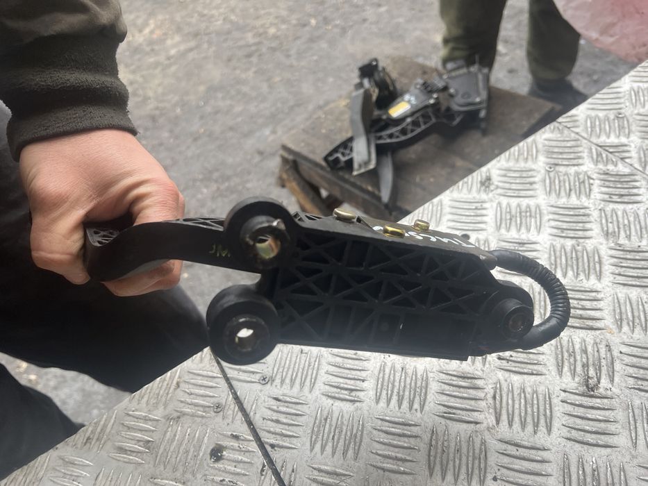 Педаль газа хюндай туксон hyundai tucson 08 год