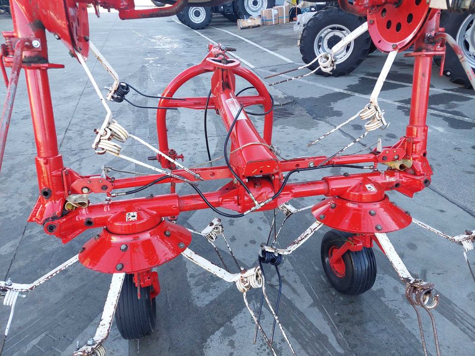 Przetrząsacz Karuzelowy Pottinger HIT 47 N - Pająk do siana Pottinger