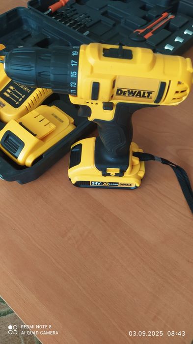 Шуруповерт в кейсі.