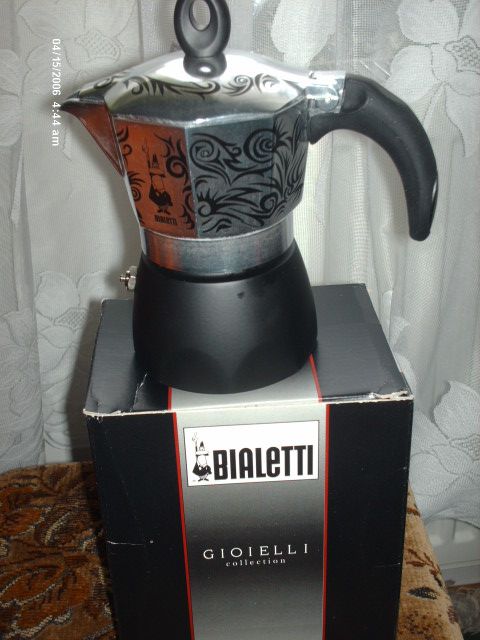 Кофеварка гейзерная фирменная из Италии   емк200мл