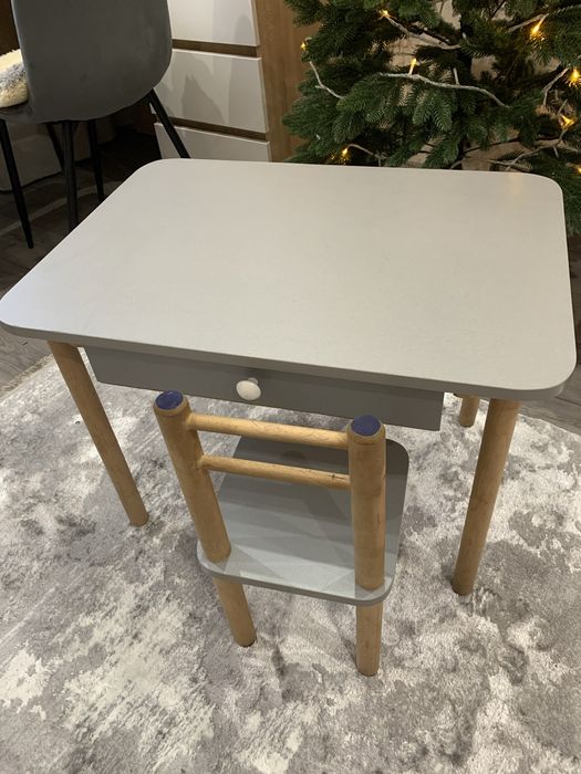 Дитячий стіл з стільцем