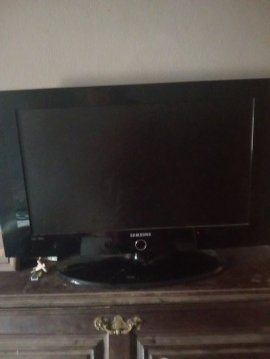 Vendo televisão usada