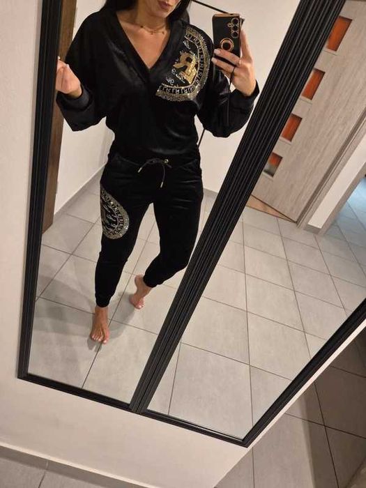 Piękny dres welurowy