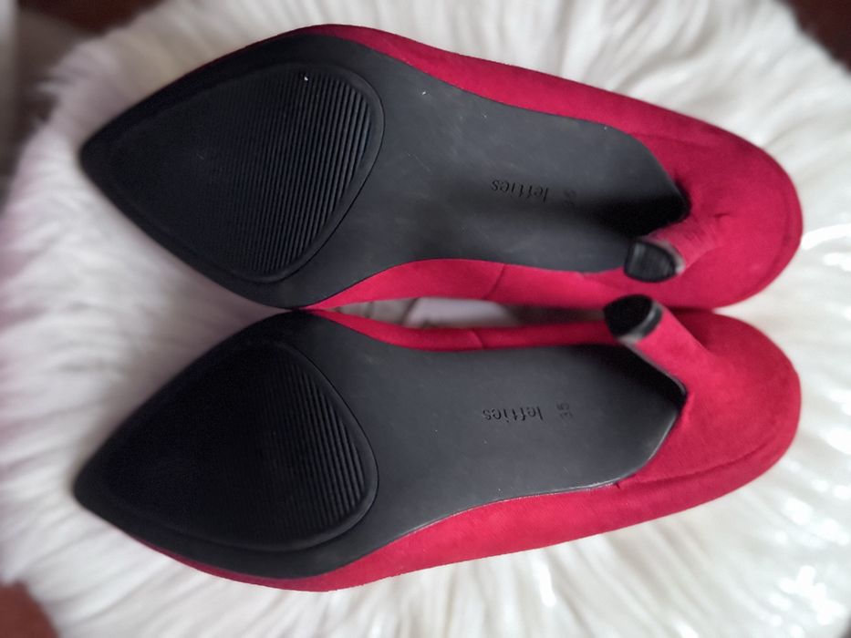 Sapatos de salto alto, Lefties