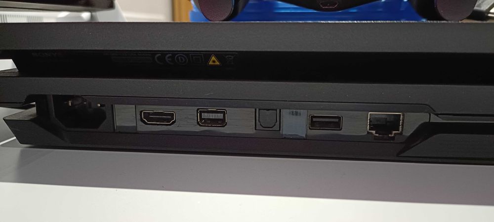 PS4 Pro 1TB - Comando original + Call of Duty