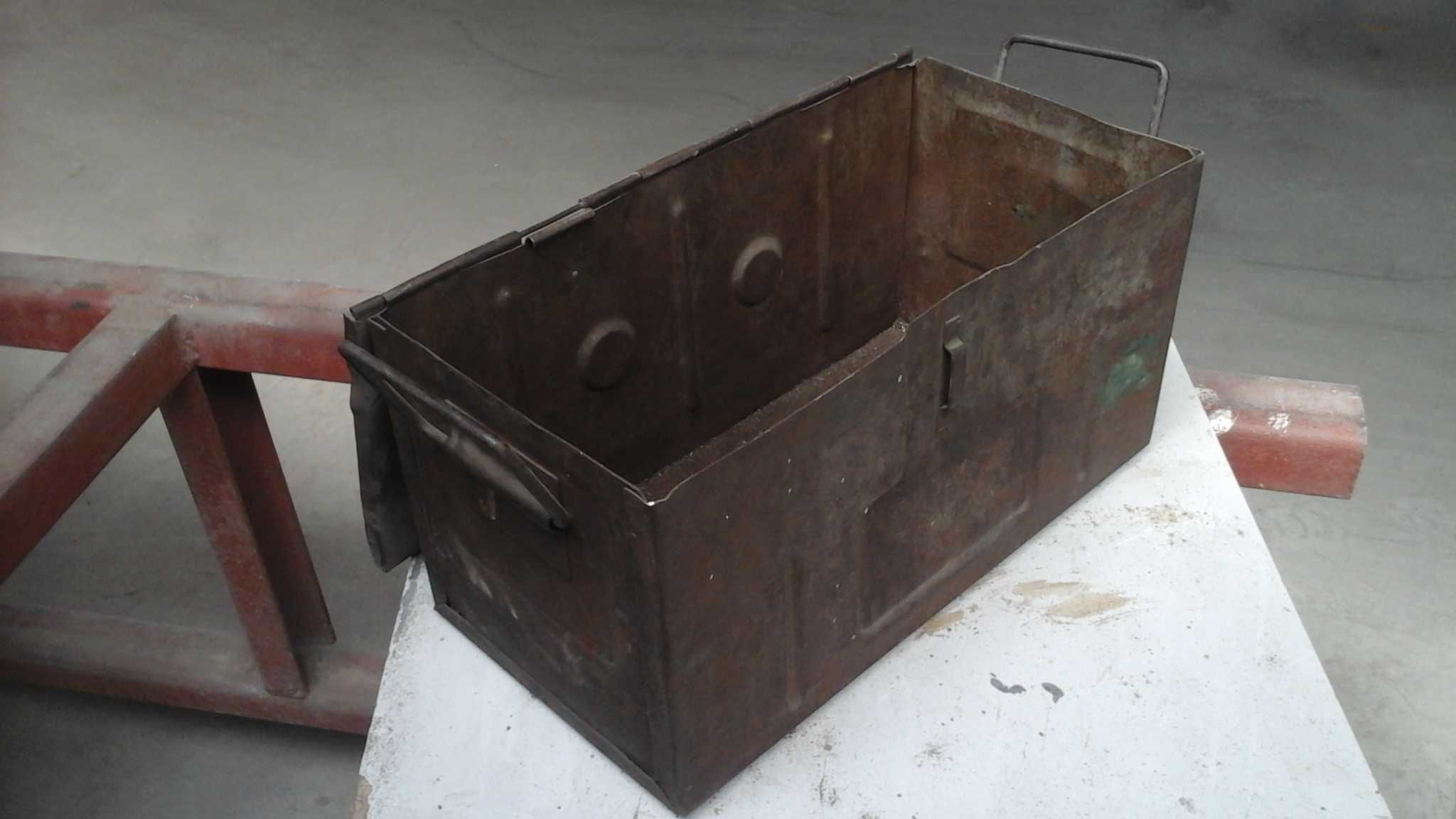 pojemnik-skrzynka metalowa 39x20x20