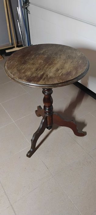 Sprzedam stolik okrągły.