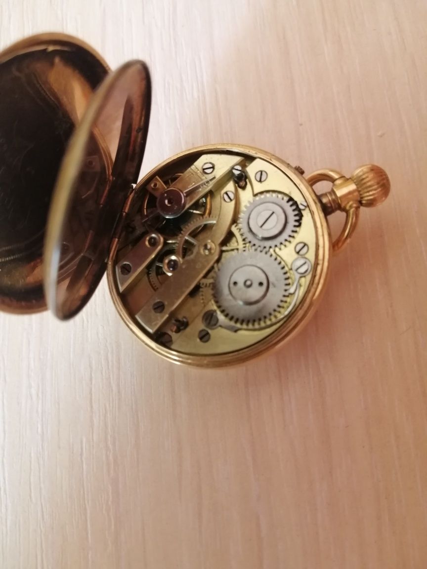 Золотые корсетные часы Швейцария