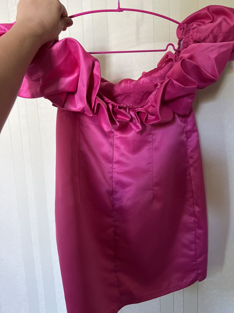Платье prettylittlething  barbie с воланами розовое барби