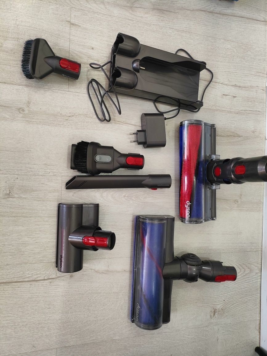 Dyson v11 cały zestaw w b.dobrym stanie