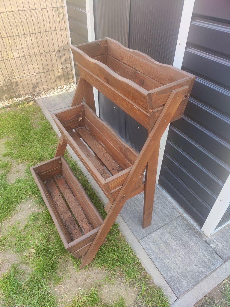 Kwietnik kaskadowy drewniany