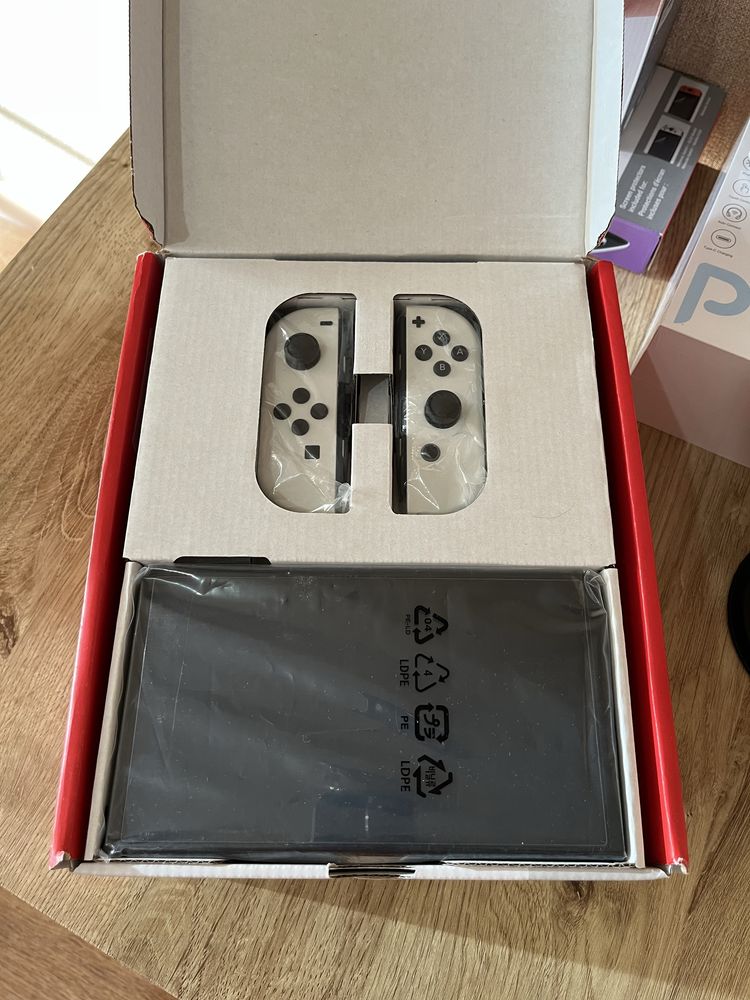 Nintendo switch OLED нова, скло у подарунок