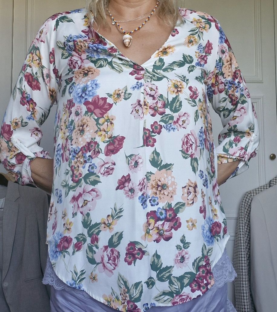 Blusa flores usada 2 vezes