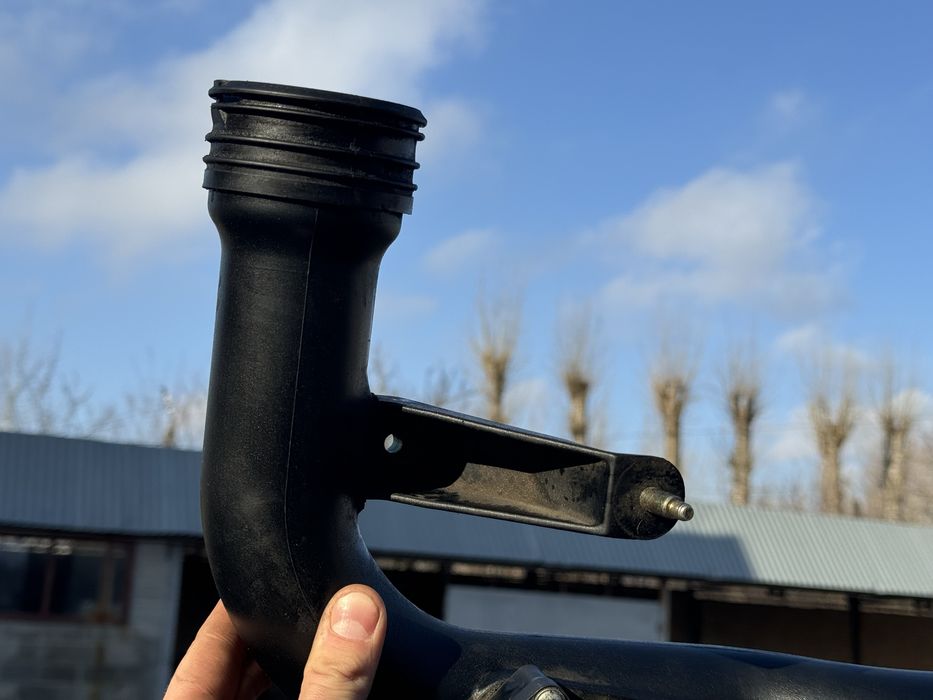 Патрубок інтеркулера верхній Audi a4 b7 b6 2.0 tdi 1.9 tdi 8Е0145840