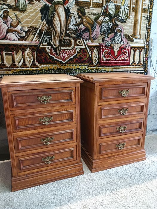 Mobiliário Quarto de casal vintage, cama, comoda com espelho e duas me