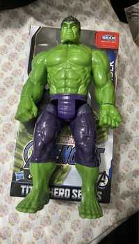 Hulk da Marvel com caixa