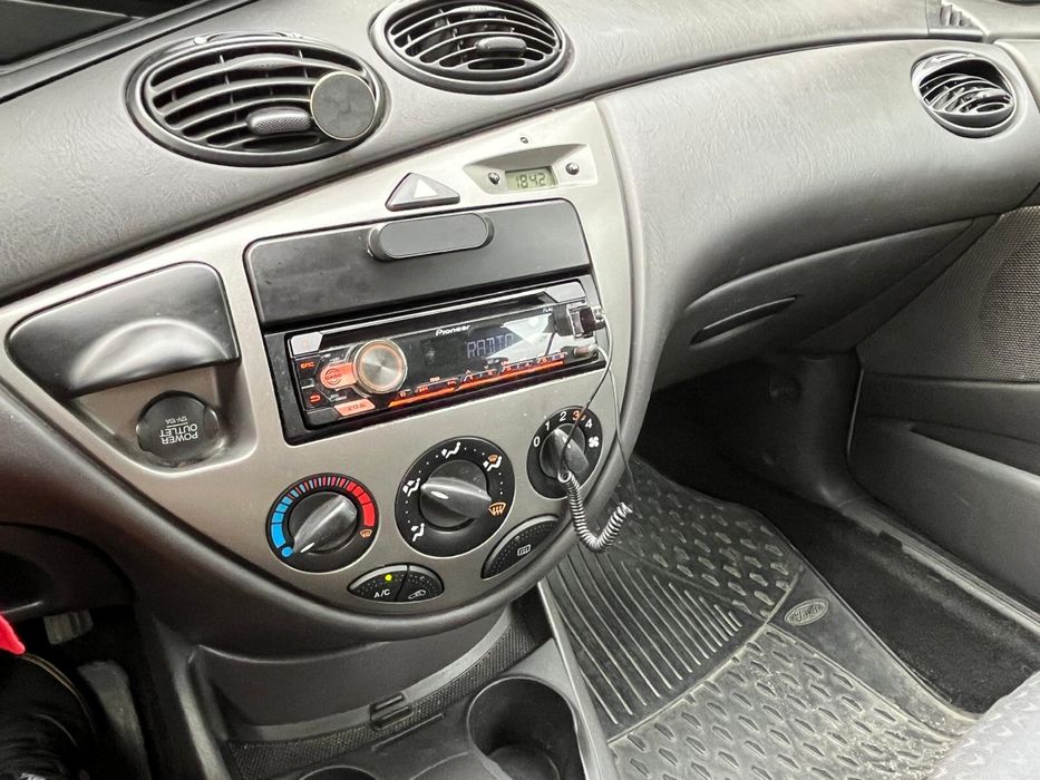 Sprzedam caly samochód Ford focus, na części