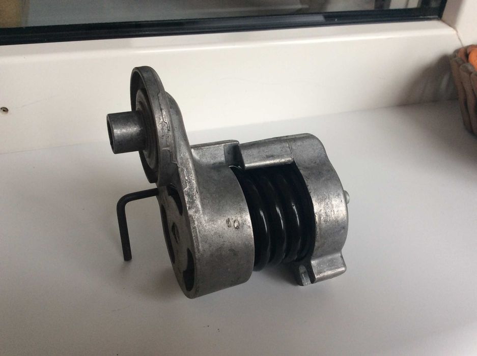 Натяжитель ролика ремня генератора BMW E46 двигатель 1.5