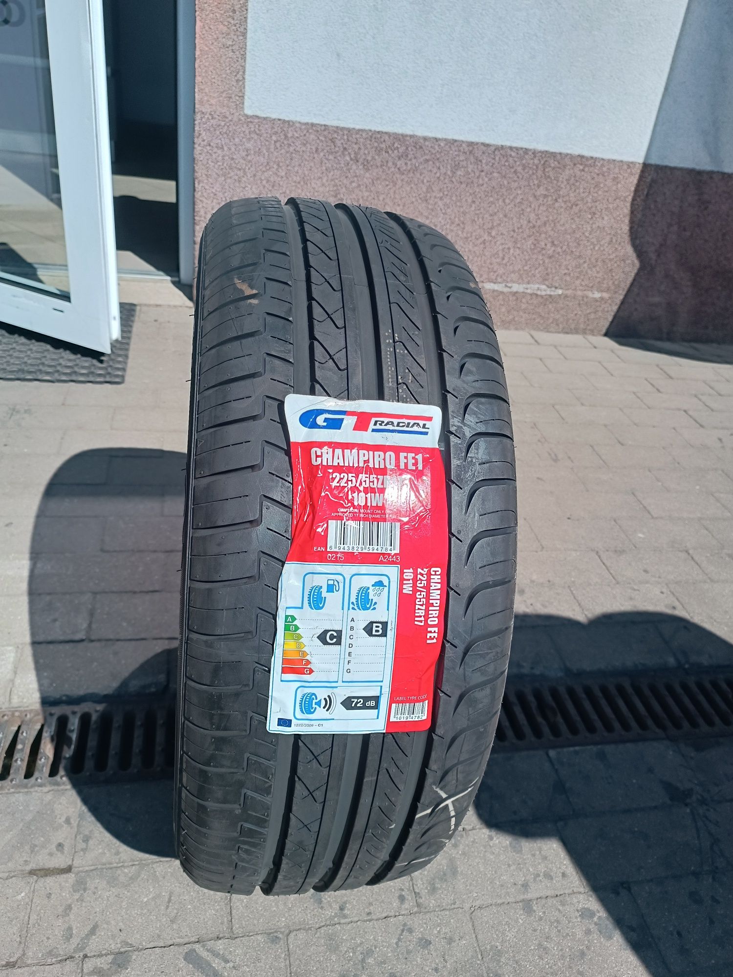 225/55R17 GT Radial Champiro FE1