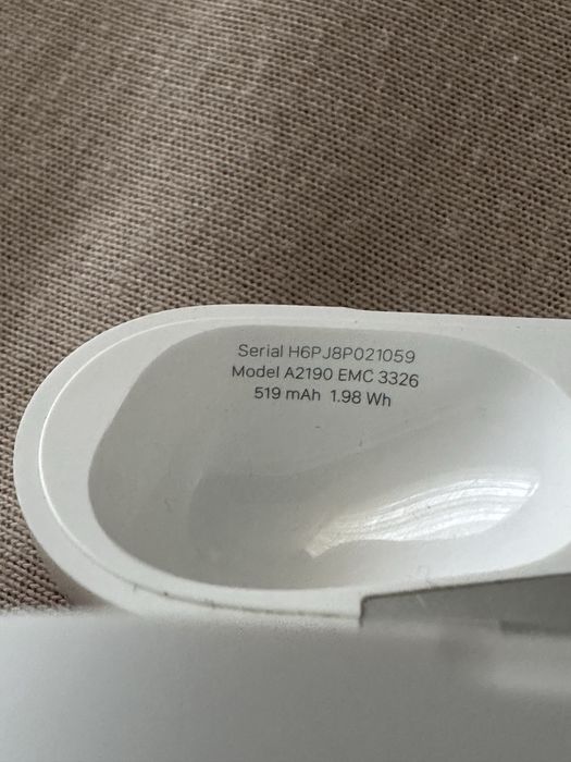 Кейс для наушников Apple AirPods Pro A2190