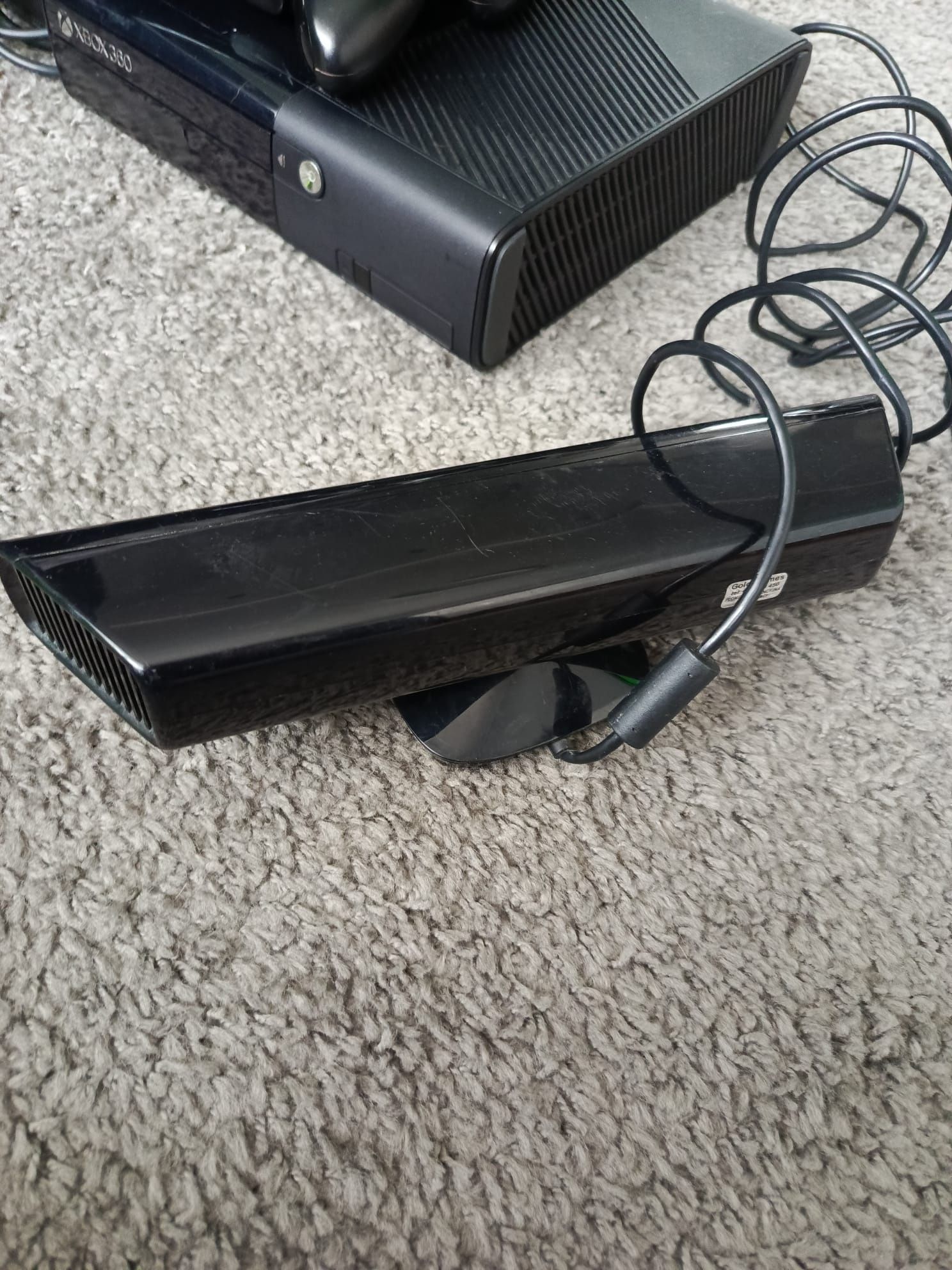 Sprzedam konsolę XBOKS 360 E