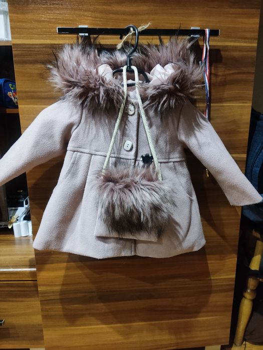 Piękny płaszczyk z torebką