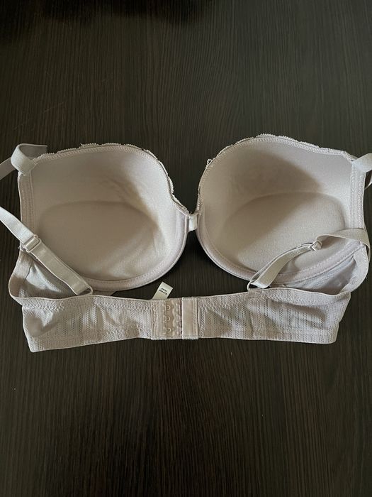 Бюстгалтери Reserved чорний та бузковий  80B, 36