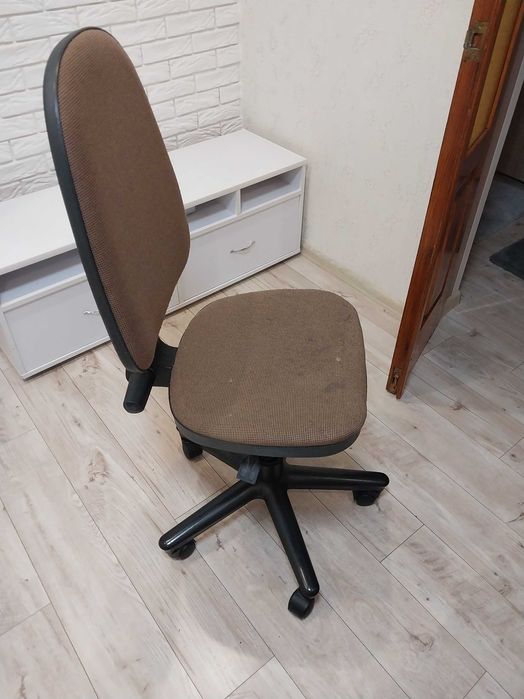 Крісло компютерне.