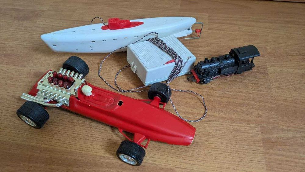 Іграшки СРСР  і ГДР: Паровоз, Гоночний Болід, Підводний Човен