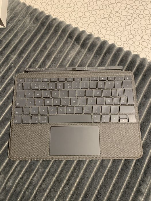 Capa com teclado para Ipad