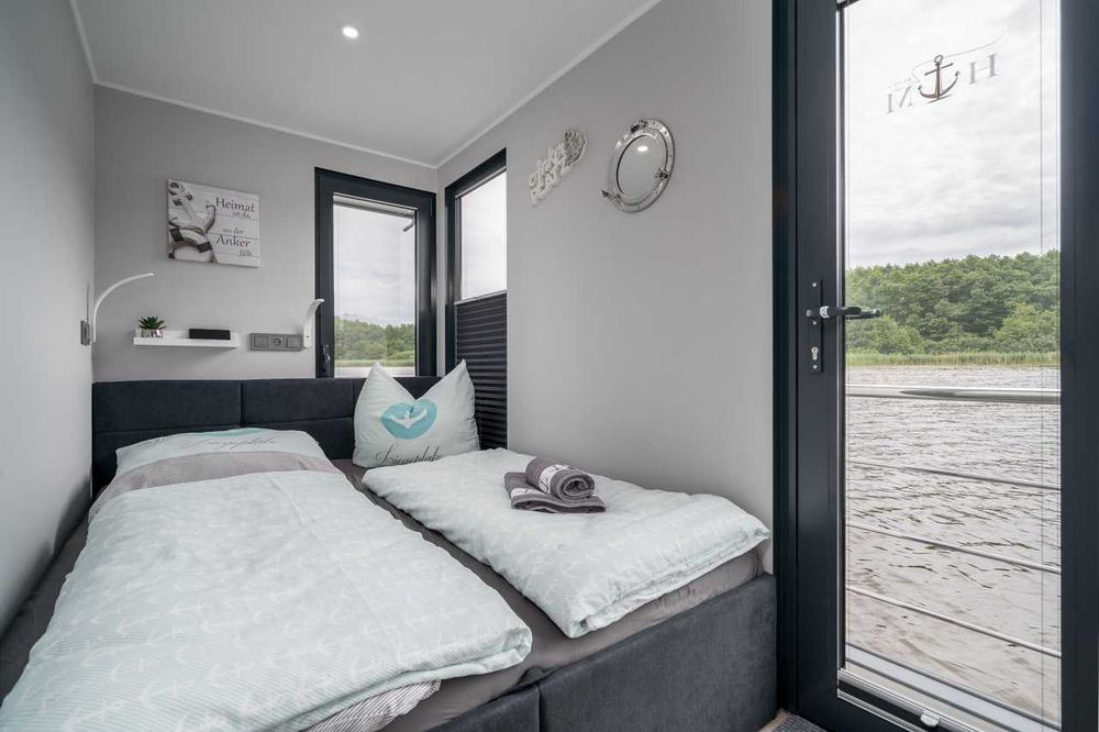 Katamaran Independent 12x4.5m