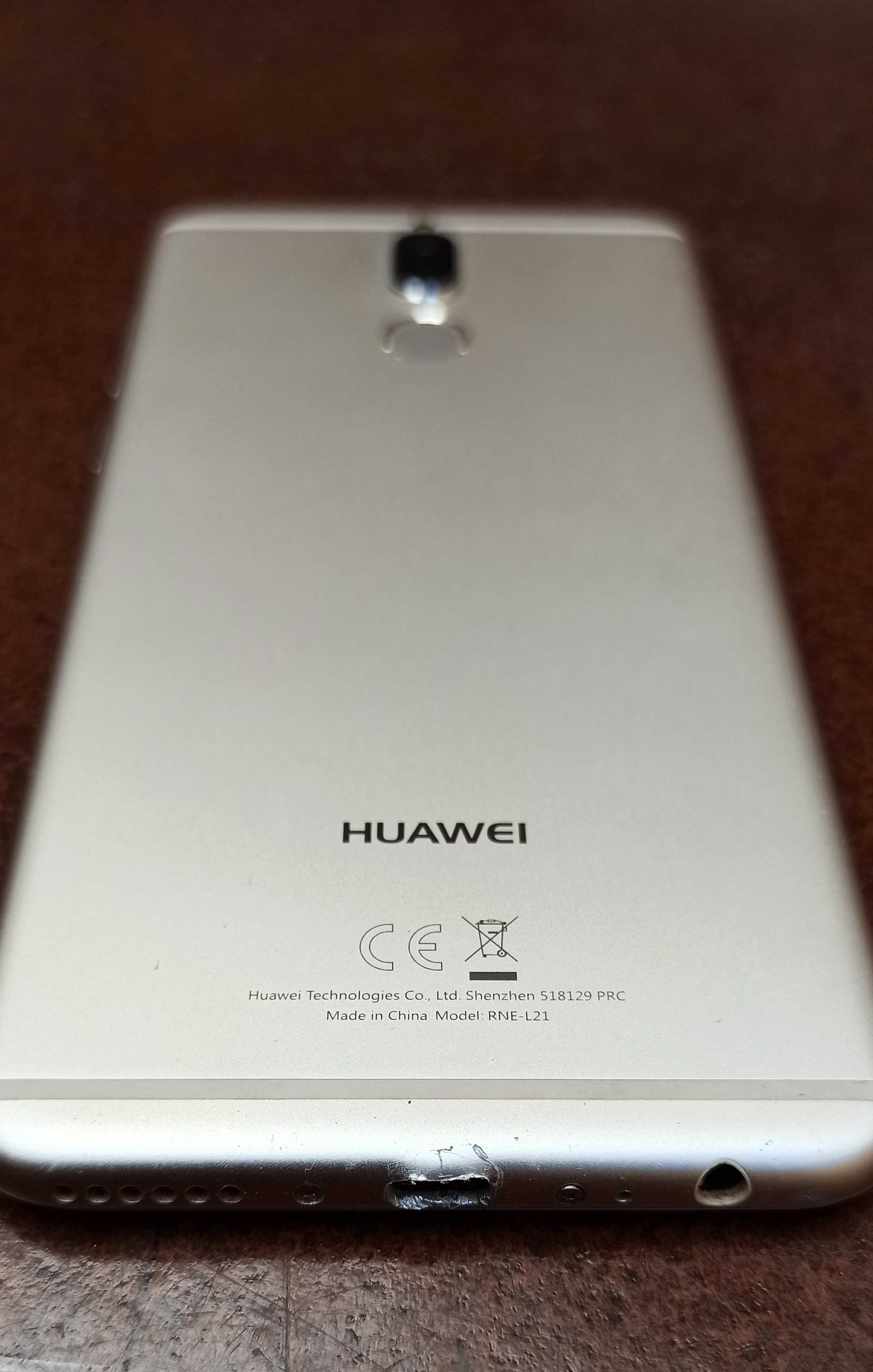Смартфон Huawei Mate 10 Lite RNE-L21 на запчасти с чехлом Courreges