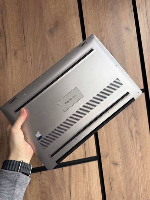 Dell Precision 5520 | 16GB RAM | intel i7| 756GB SSD