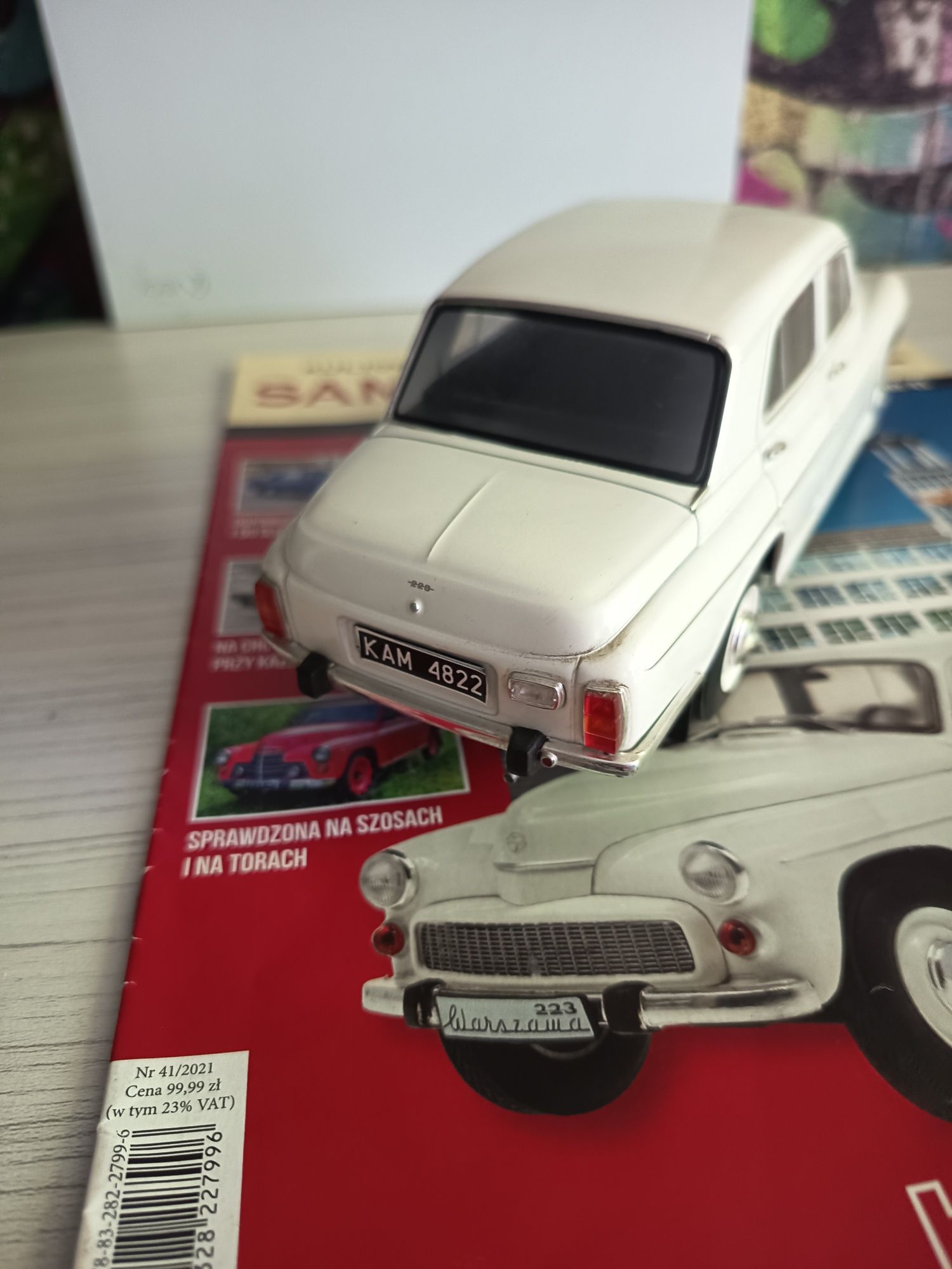 Model Warszawa 223 w skali 1 24