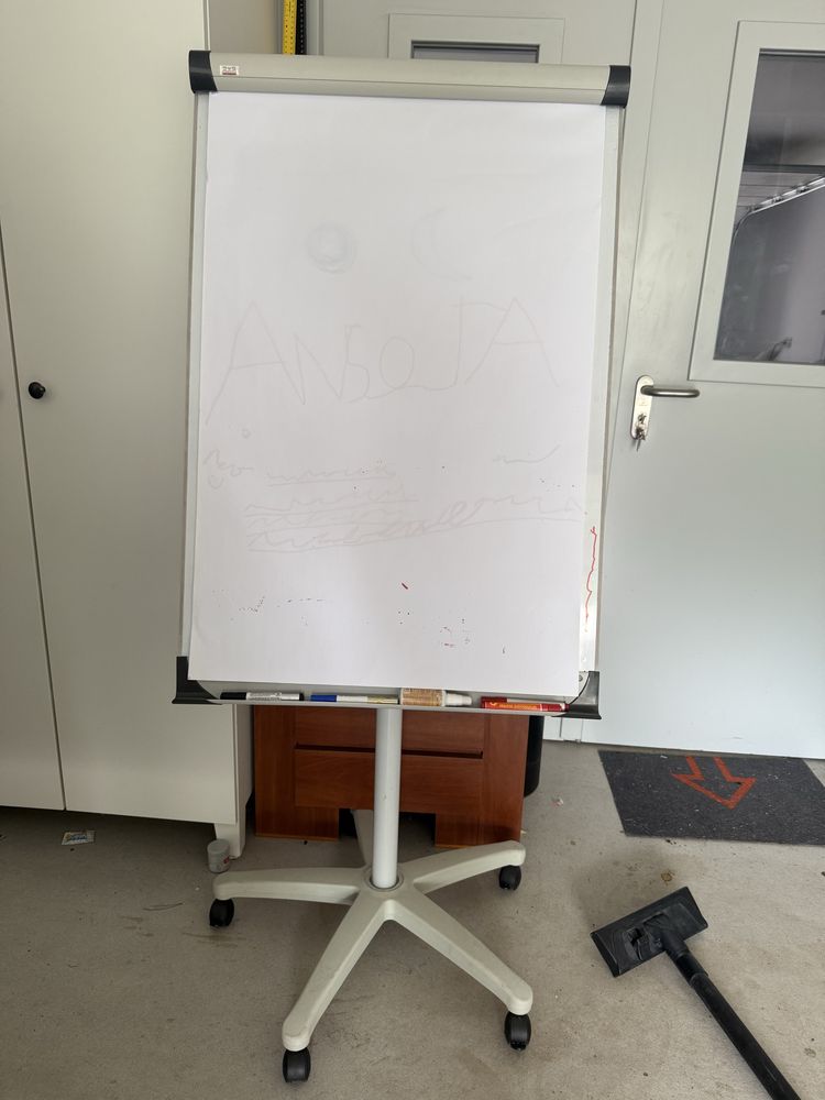 Tablica flipchart suchościeralna samostojąca + papier