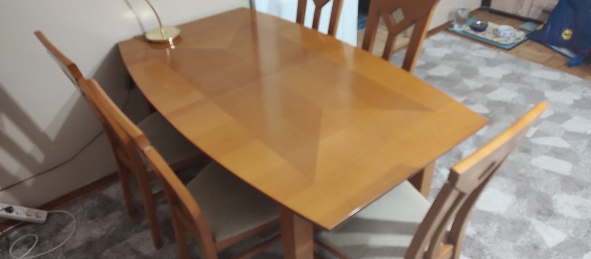 Duźy, drewniany stół + 6 krzeseł