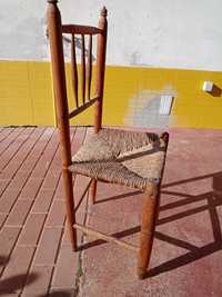 Cadeira de palha antiga